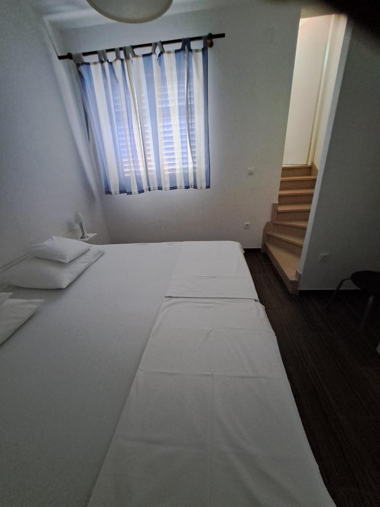 Apartmani Dusica Lumbarda Exterior foto
